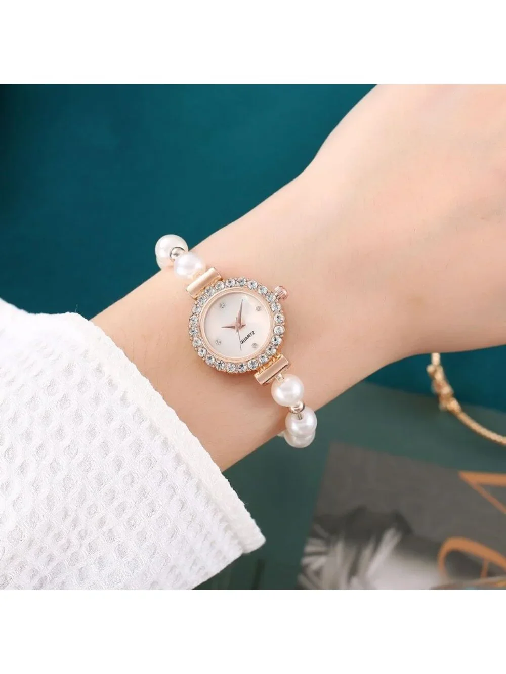 Women's Silver Simple Floral Bracelet Watch Diamond Quartz Light Luxury Watch